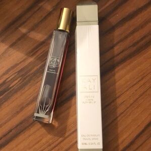 Kayali Deja Vu White Flower 57